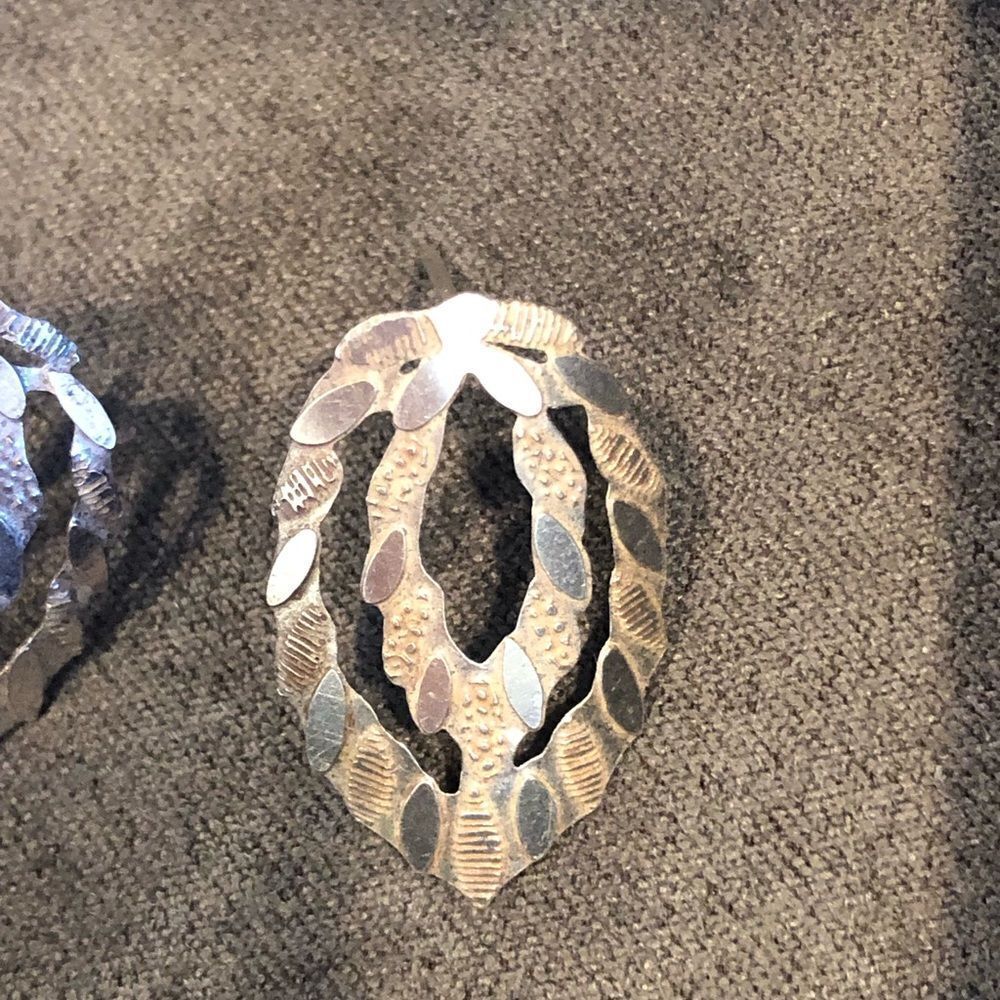 Silver Wreath Earrings (Retired Silpata) - Picture 2 of 4
